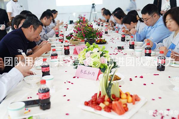 團隊用餐：共享美食，增進團隊凝聚力